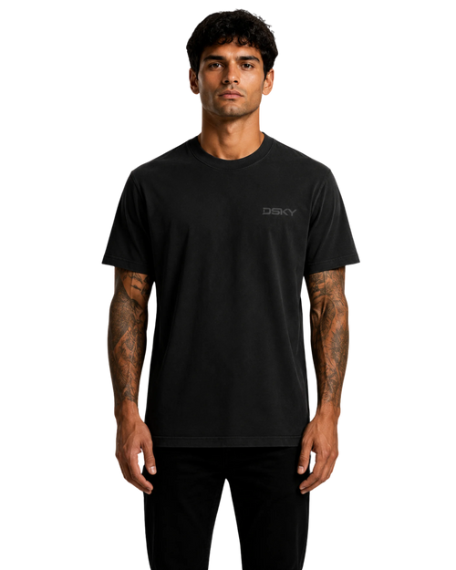 zwart t-shirt, 180 gsm combed cotton, regular pasvorm, modelweergave voorzijde
