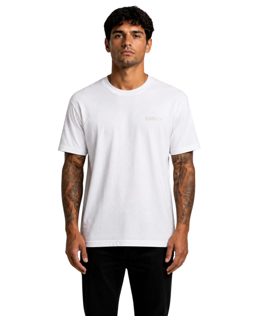 wit t-shirt, 180 gsm combed cotton, regular pasvorm, modelweergave voorzijde