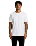 wit t-shirt, 220 gsm combed cotton, regular pasvorm, modelweergave voorzijde