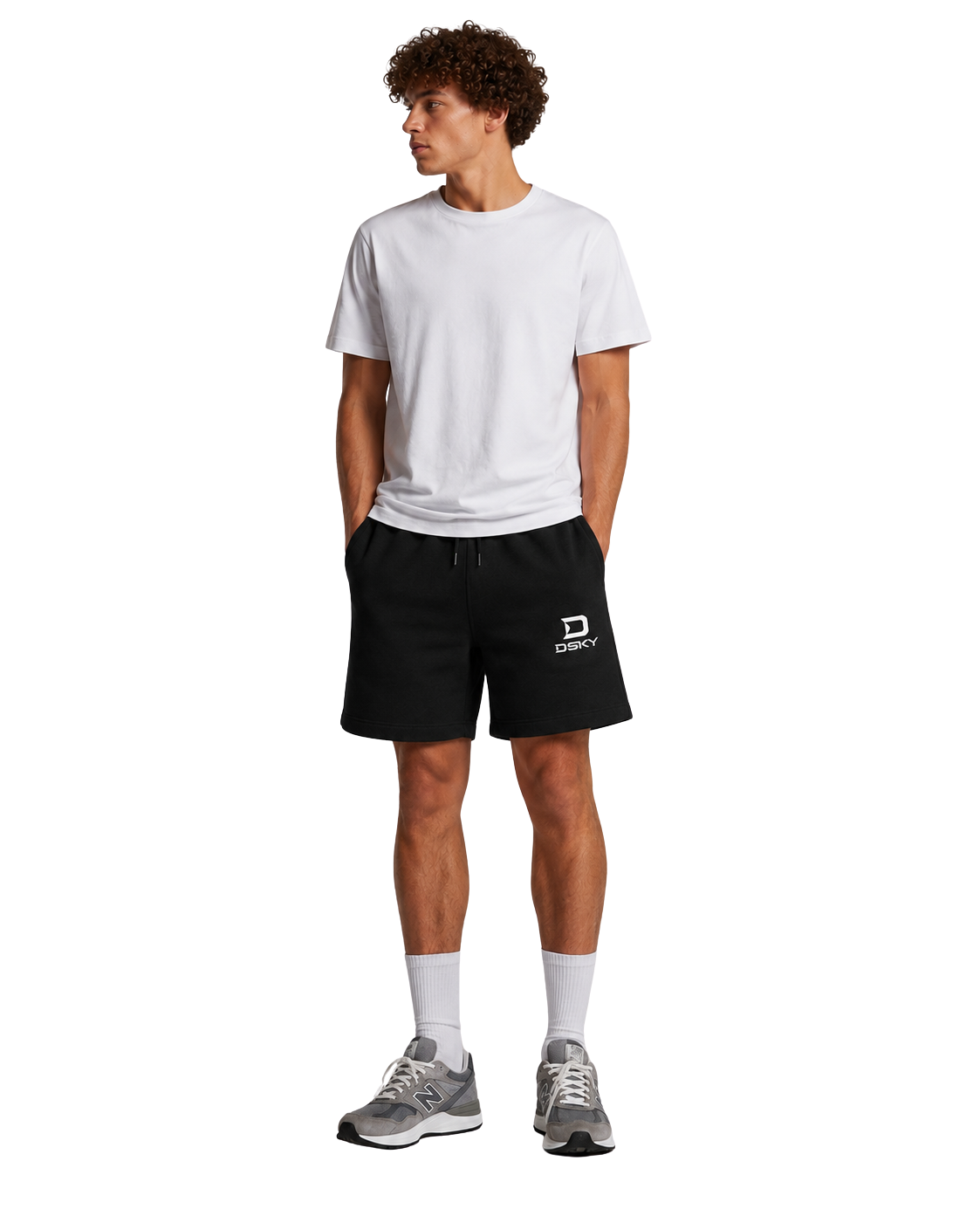 zwarte track short, 320 gsm katoen, gedragen door model, vooraanzicht pasvorm