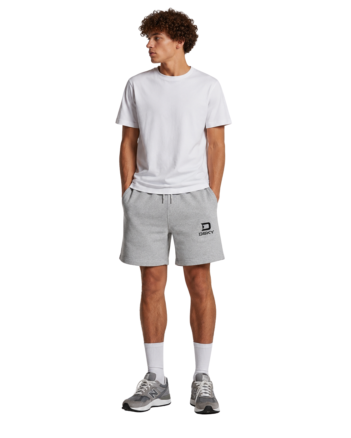 grijze track short, 320 gsm katoen, gedragen door model, vooraanzicht pasvorm